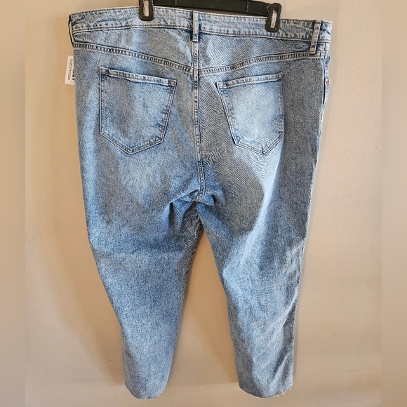 Old Navy Light Blue Straight Leg Jeans - Picture 5 of 6